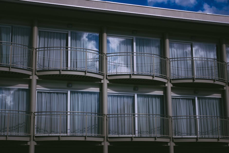 How to Assess and Mitigate Risks When Selling or Financing Your Hotel or Apartment Building