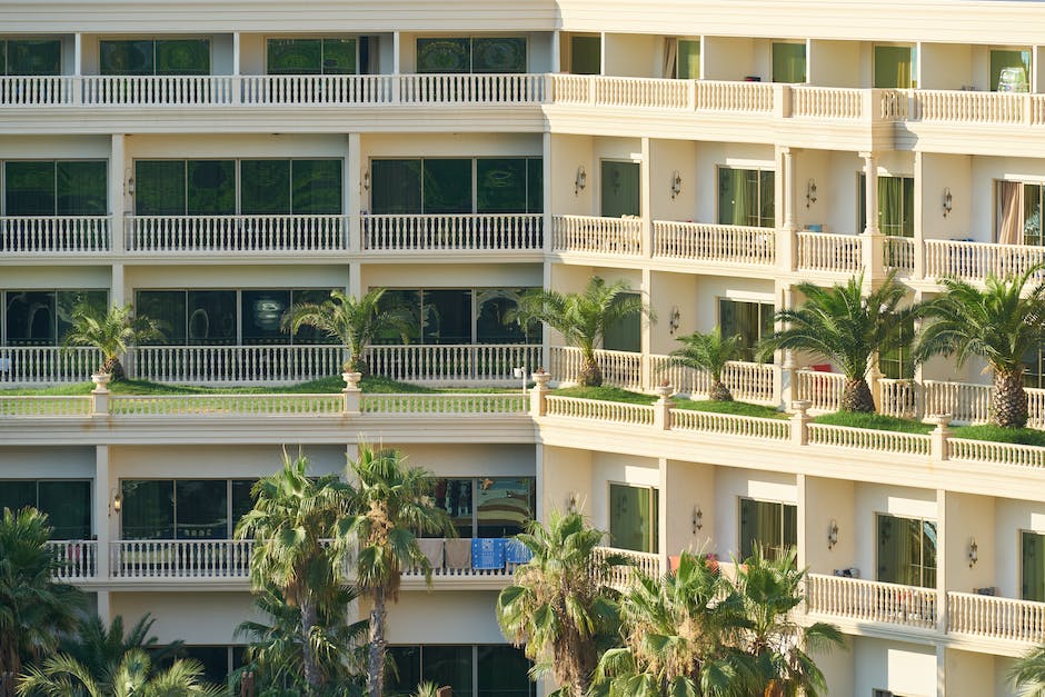 The Benefits of Sale-Leaseback Transactions for Hotel and Apartment Building Owners
